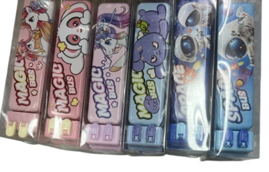 Picture of مقلمة معدن 2 درج ببراية، مطبوعة أشكال الحافلة السحرية - سيمبا موديل B-781-A