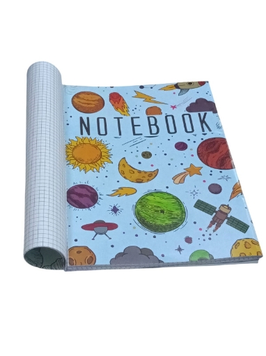 Image de Cahier Universitaire A4 à Agrafes, 40 Feuilles, Quadrillage 0,5 cm, Couverture Planètes, Couché Brillant – Extra Line